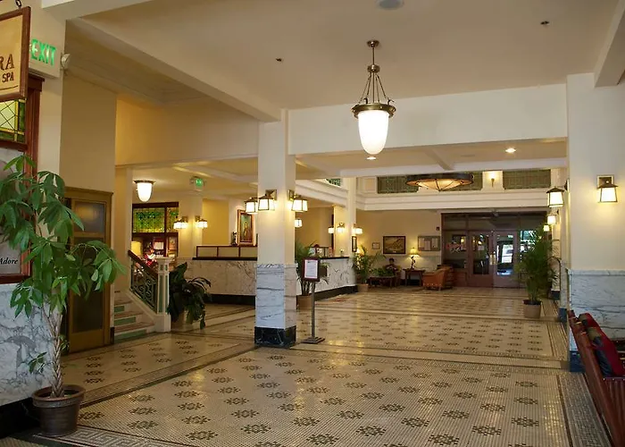 Historic Plains Hotel